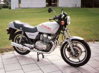 Suzuki GSX 400F